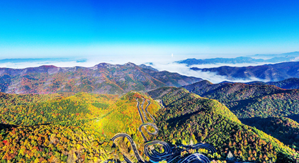 云雾绕太行 秋景美如画